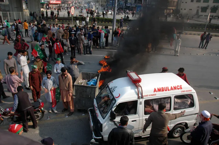 What led to the 10-year jail sentences for senior leaders of Imran Khan's party?