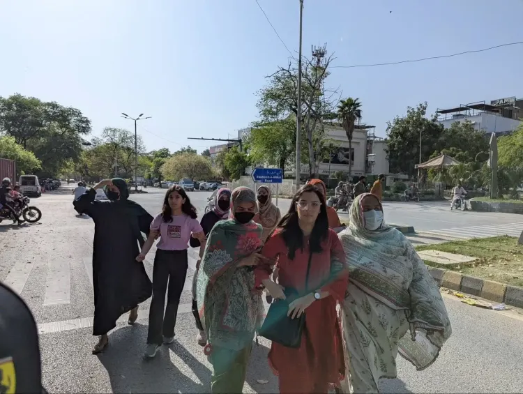 Aurat March Leaders Criticize Police for Alleged Violence and Demand Investigation