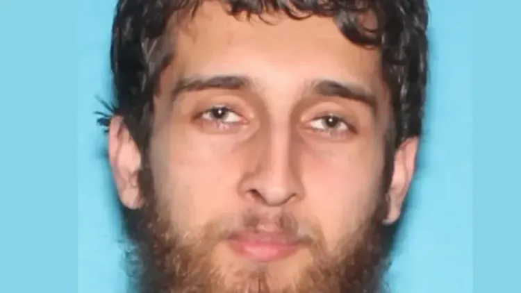 Is a Pakistan-born US Citizen Facing Charges for Possessing a Machine Gun?