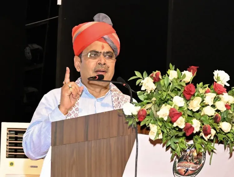 भजनलाल शर्मा पाली के ग्रामीण सेवा शिविर में पहुंचे, लाभार्थियों को पट्टे वितरित कर योजनाओं की जमीनी हकीकत परखी