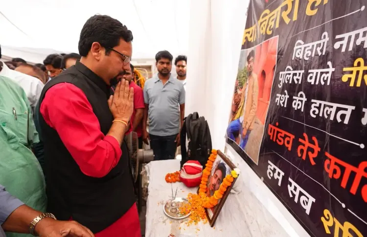 AAP विधायक संजीव झा पहुंचे पांडव कुमार के घर, दिल्ली सरकार से ₹1 करोड़ मुआवजे की मांग