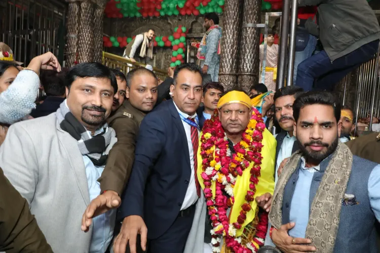 क्या पंकज चौधरी ने बांके बिहारी से आशीर्वाद लेकर 2027 में भाजपा सरकार बनाने का संकल्प लिया?