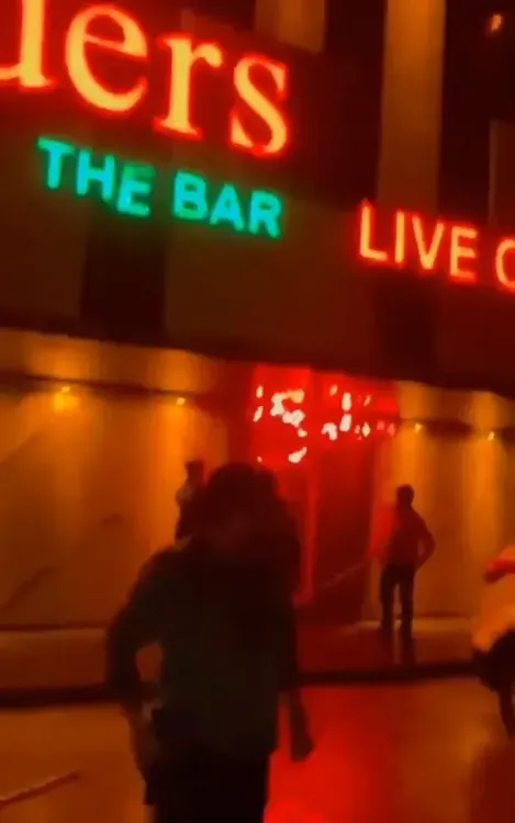 क्या पनवेल के डांस बार में मनसे कार्यकर्ताओं की तोड़फोड़ ने विवाद खड़ा किया?