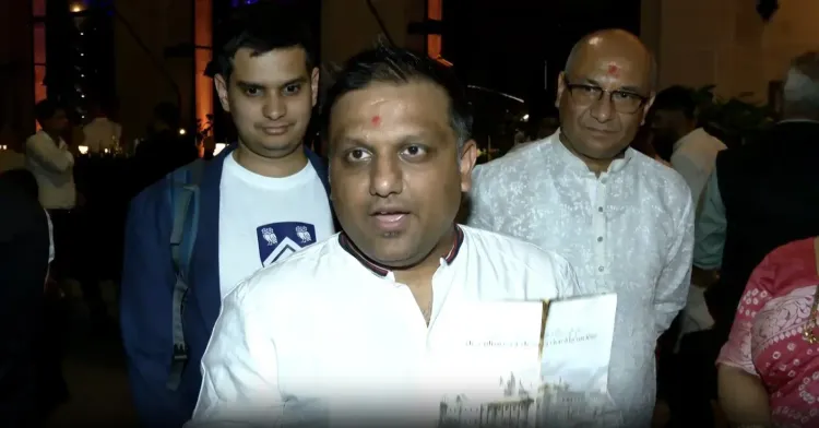 पेरिस में PM मोदी का भव्य स्वागत, फ्रांस के पहले हिंदू मंदिर उद्घाटन पर भारतीय समुदाय में उत्साह