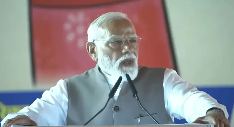 PM मोदी का वाराणसी में विपक्ष पर हमला: 'परिवारवादी दल नारी शक्ति से डरे हुए, महिला आरक्षण को दी लाल झंडी'