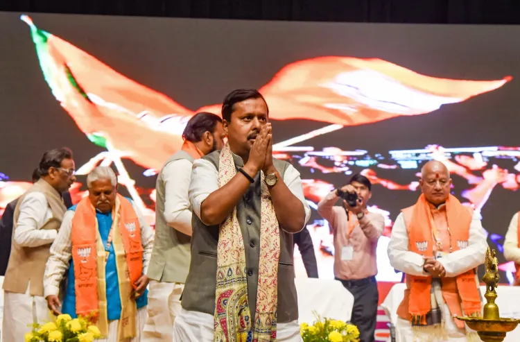 Can Parties Focused on Themselves Truly Lead a Nation to Prosperity?