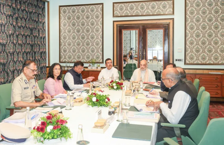 अमित शाह की सिलीगुड़ी में हाई-लेवल बैठक: कटमनी-सिंडिकेट के खिलाफ 4 हेल्पलाइन नंबर जारी