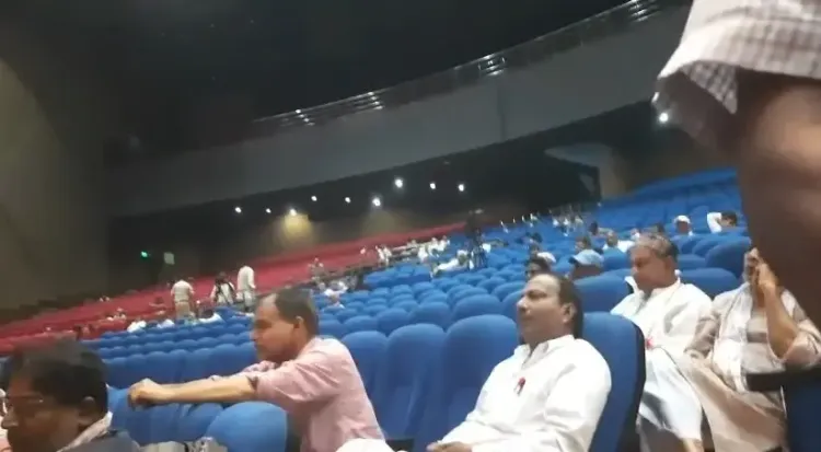 खड़गे बोलते रहे, पटना के बापू सभागार में सीटें रहीं खाली; कांग्रेस कार्यक्रम में भीड़ न आना चर्चा में