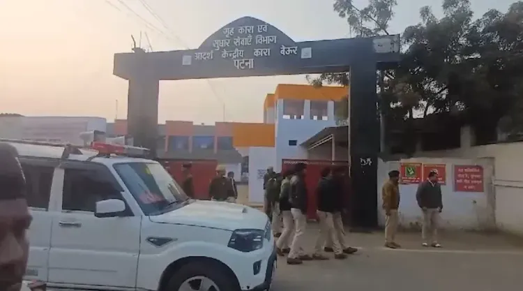 बेऊर जेल अधीक्षक नीरज कुमार झा निलंबित, पटना की केंद्रीय कारा में अनियमितताओं का बड़ा खुलासा