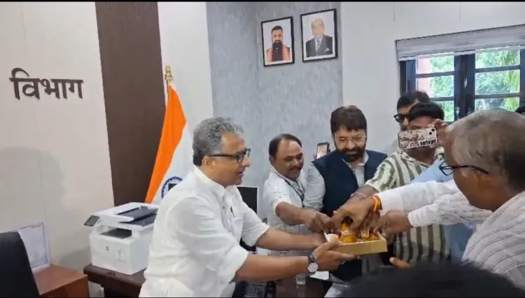 पटना नगर निगम सफाईकर्मियों की 8 दिन की हड़ताल खत्म, मंत्री नीतीश मिश्रा से वार्ता में बनी सहमति