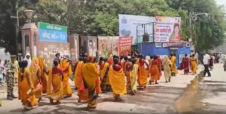 पटना में महिलाओं ने निकाला आक्रोश मार्च, विपक्ष के खिलाफ जताया अपमान