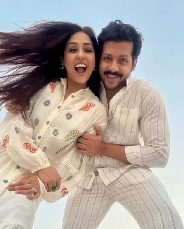 दोस्ती से शुरू होकर प्यार और फिर शादी: जानिए निहार पांड्या और नीति मोहन की दिलचस्प कहानी