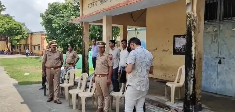 क्या रामपुर में 15 केंद्रों पर 21,696 अभ्यर्थी पीईटी परीक्षा में भाग ले रहे हैं?