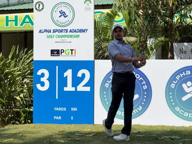 Sunit Chowrasia Takes Commanding Lead with 65 in Patna Golf Championship