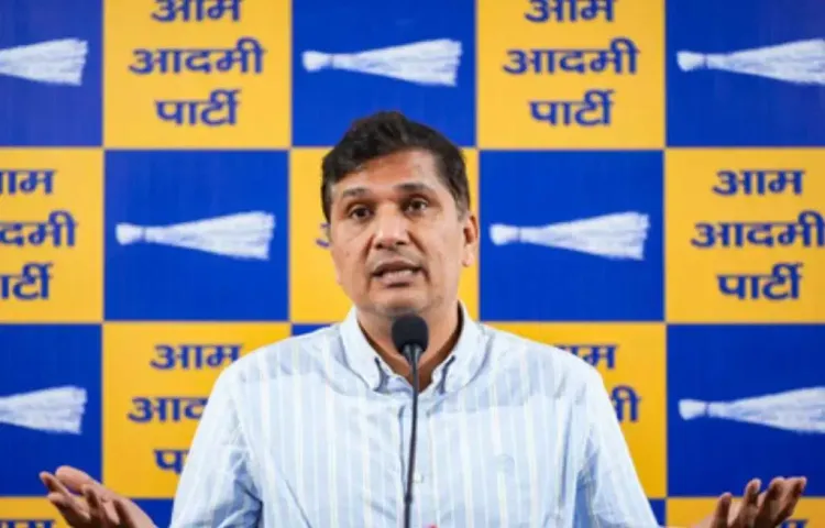 पिंक पास विवाद: AAP के सौरभ भारद्वाज का आरोप — महिलाएं घंटों कतार में, पास नहीं बन रहे