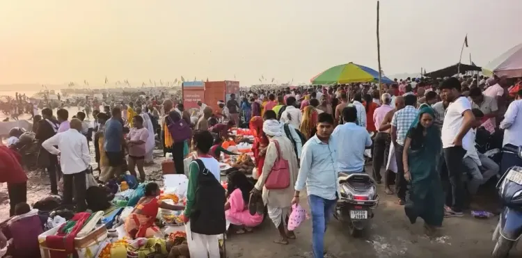 सर्व पितृ अमावस्या 2026: चित्रकूट, प्रयागराज, अयोध्या और कोलकाता के घाटों पर उमड़े लाखों श्रद्धालु