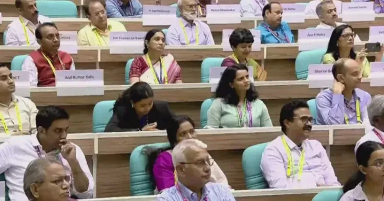 PM Modi disburses ₹2,400 cr under Viksit Bharat Rozgar Yojana