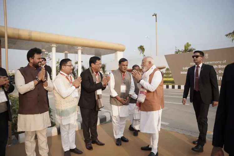 क्या पीएम मोदी ने असम दौरे पर गोपीनाथ बोरदोलोई की 80 फुट ऊंची भव्य मूर्ति का अनावरण किया?