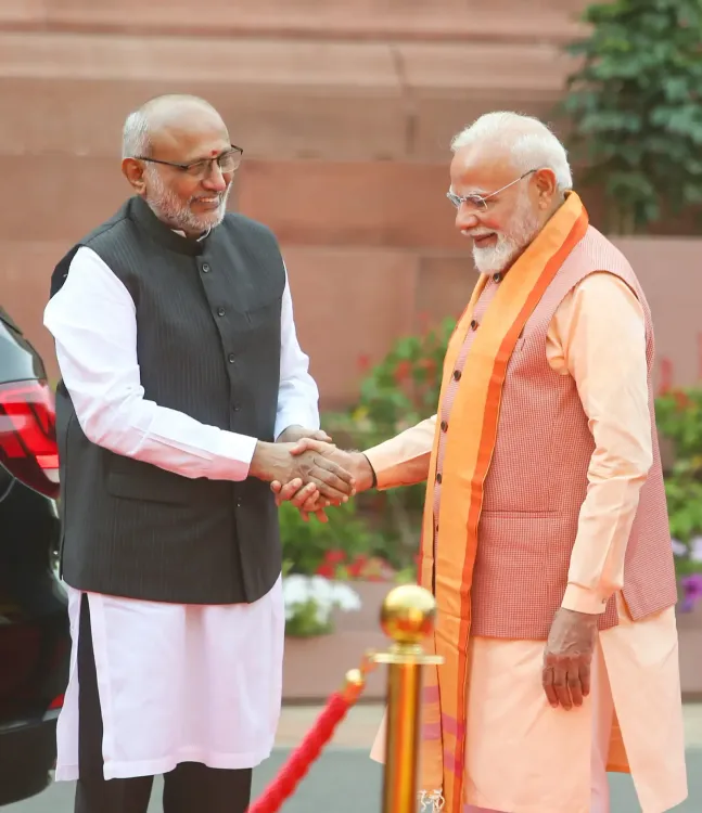 PM मोदी के सार्वजनिक जीवन के 25 साल: उपराष्ट्रपति राधाकृष्णन और CM रेखा गुप्ता समेत नेताओं ने दी बधाई