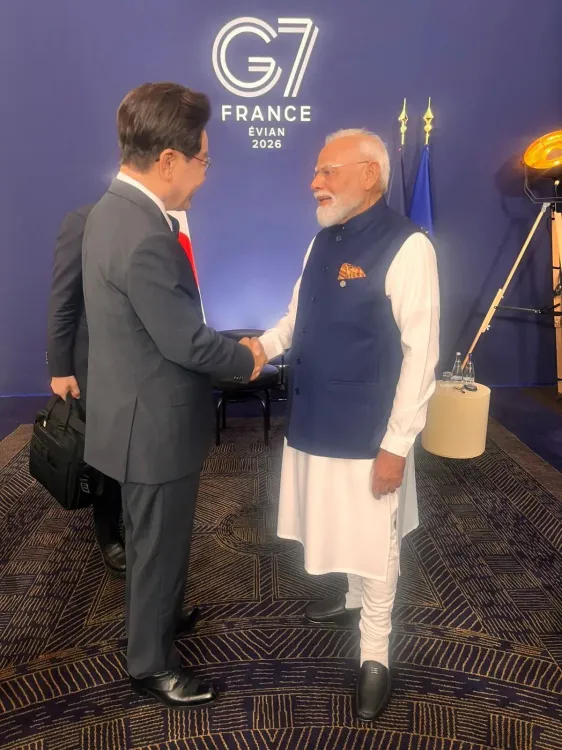 PM Modi Meets South Korea's President Lee at G7 in Evian