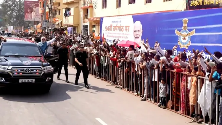 PM Modi moved by love and blessings during Kashi road show