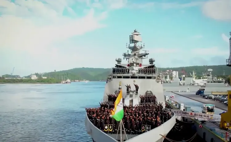 क्या भारतीय नौसेना दिवस पर पीएम मोदी ने बधाई दी और हमारी नौसेना को क्या कहा?