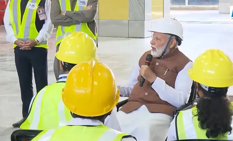 क्या पीएम मोदी ने बुलेट ट्रेन परियोजना की समीक्षा की और इंजीनियरों से चर्चा की?