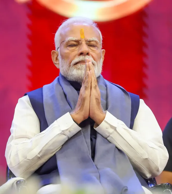 PM मोदी वाराणसी पहुंचे: अरविंद टेक्सटाइल्स मिल का लोकार्पण, नमो घाट पर वायुसेना का एयर शो