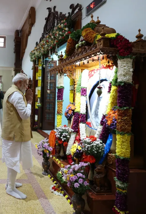PM Modi visits Sri Ramakrishna Ashrama in Mysuru