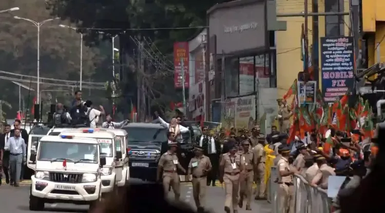 How did PM Modi's roadshow captivate thousands in Thiruvananthapuram?