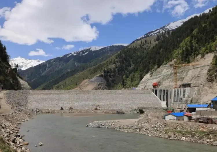 Protesters Block Karakoram Highway Over Diamer-Bhasha Dam Rights