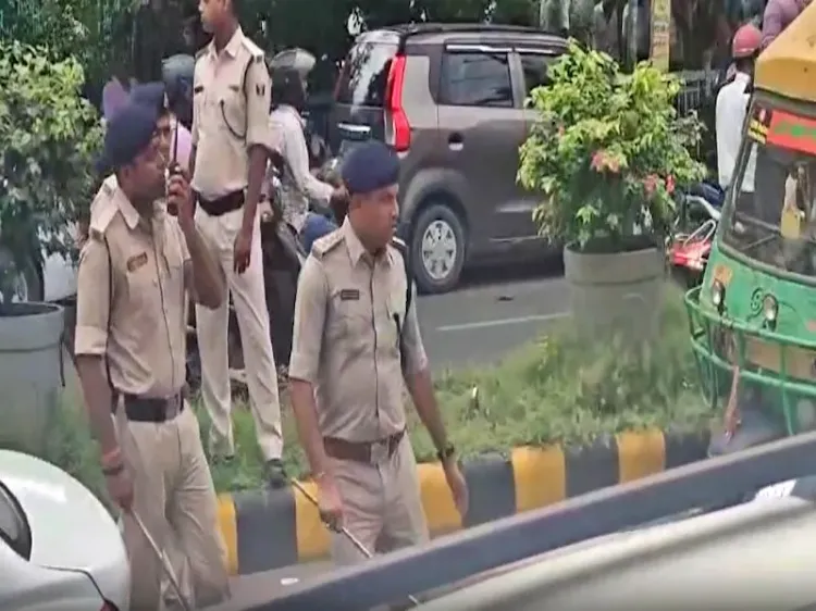 Why Did Police Cane-Charge Protesting Contractual Workers in Patna?