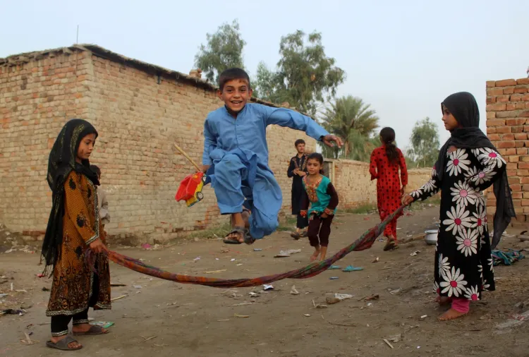 SPDC Report Reveals Pakistan's True Poverty Rate at 43.5%