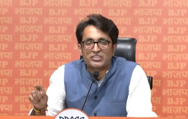 क्या प्रदीप भंडारी ने तेजस्वी यादव पर तंज कसा, हार से कपार बचाने का रास्ता बॉयकॉट तो नहीं?