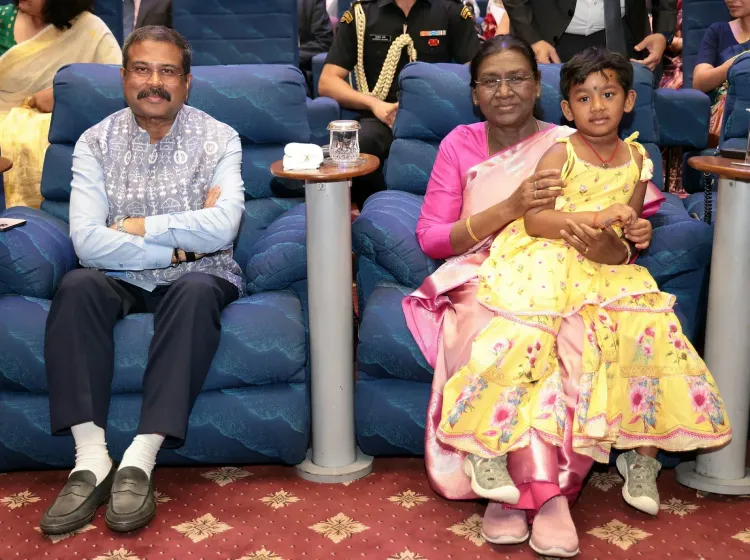 Pradhan Hails Odia Artists at International Cultural Festival