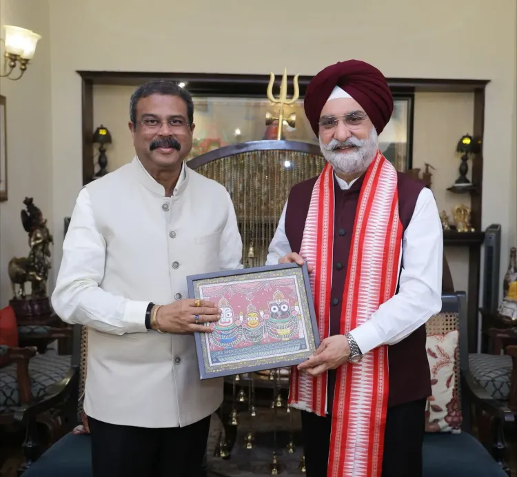 Pradhan Meets Delhi LG, Discusses NEP2020 Implementation