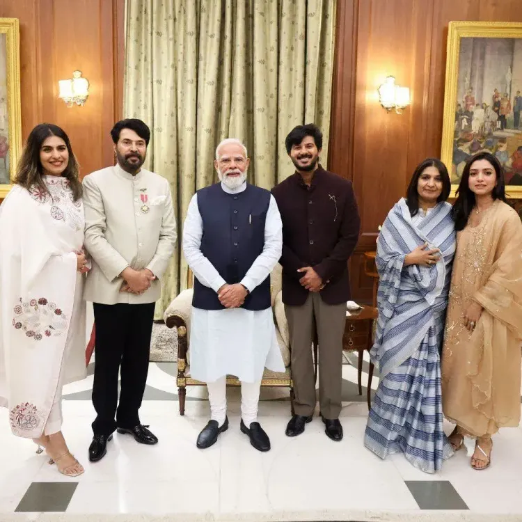 पद्म भूषण ममूटी से PM मोदी की मुलाकात, राष्ट्रपति भवन में पद्म पुरस्कार 2026 समारोह संपन्न