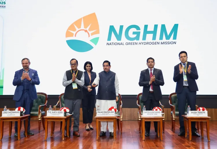 What is the Rs 100 crore scheme for biomass-based hydrogen pilot projects announced by Pralhad Joshi?