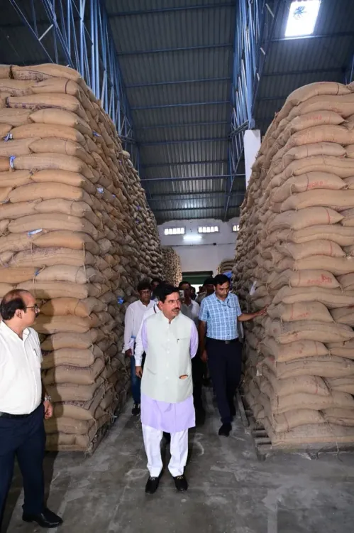 Pralhad Joshi Conducts Surprise Inspection of FCI Depot in Patna