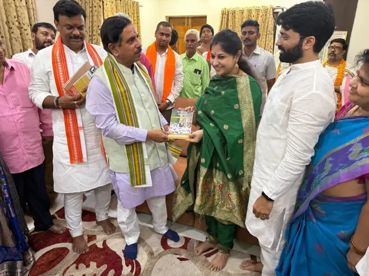 Pralhad Joshi Meets Vocalist Srilalitha Gudipati in Vijayawada