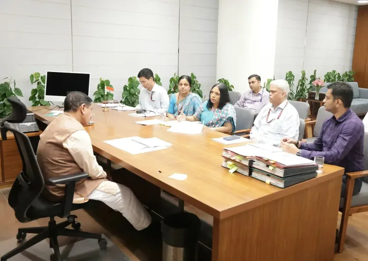 Pralhad Joshi Reviews Onion Buffer Stock, Disposal Strategy