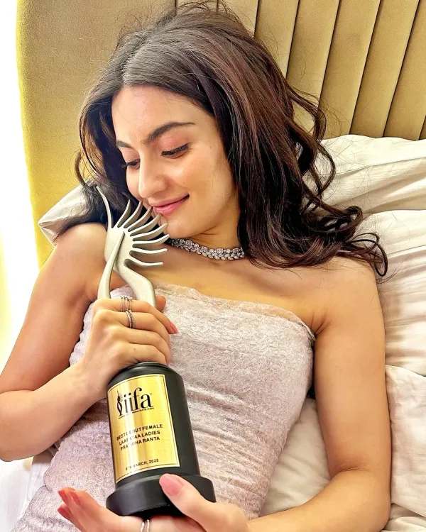 Pratibha Ranta Celebrates IIFA Win: 'Laapataa Ladies' Marks My Journey in Relatable Cinema