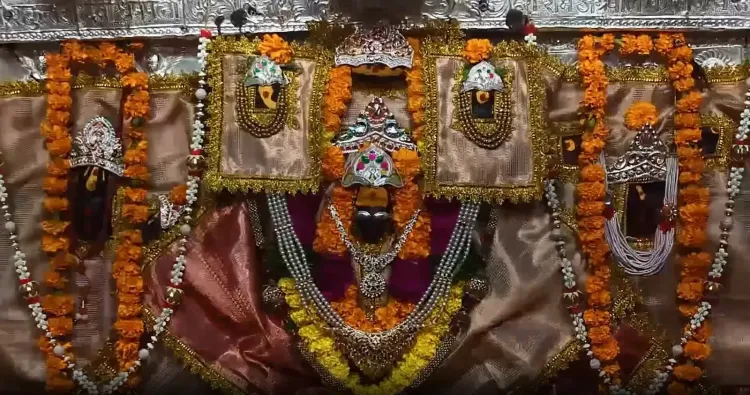 प्रयागराज: कल्याणी देवी मंदिर में शारदीय नवरात्रि की भव्य तैयारी, गडकरी-नड्डा ने दीं महालया की शुभकामनाएँ
