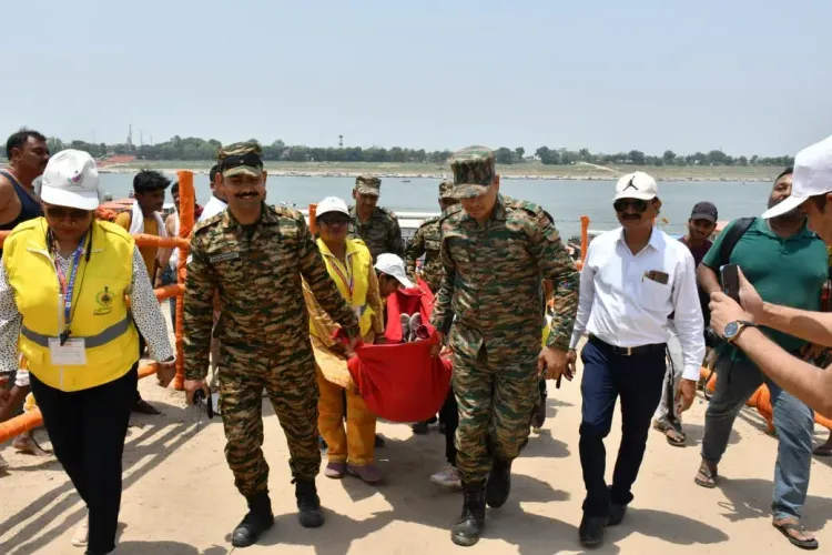 प्रयागराज में भारतीय सेना की बाढ़ राहत मॉक ड्रिल, संगम-किला घाट पर आपदा तैयारियों की परखी क्षमता