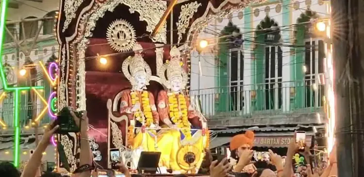 प्रयागराज में ऐतिहासिक 'भोर की चौकी': भोर 4 बजे उमड़े हज़ारों श्रद्धालु, चांदी-रत्नजड़ित सिंहासन पर विराजे राम