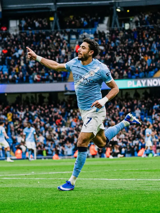 Manchester City beat Brentford 3-0, close gap on Arsenal to two points
