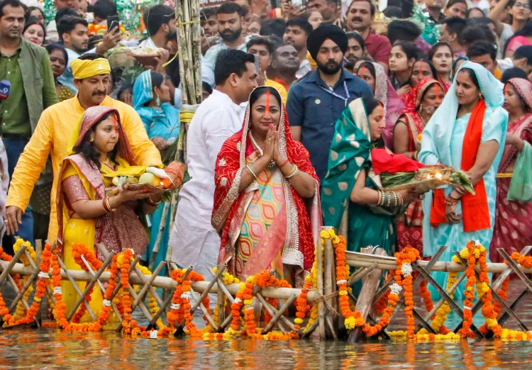 Did President Droupadi Murmu and Delhi CM Rekha Gupta Celebrate Chhath Together?