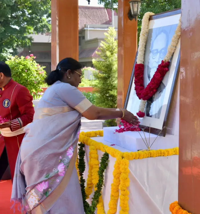 President Droupadi Murmu Commemorates Dr Ambedkar at Lok Bhavan in Gujarat
