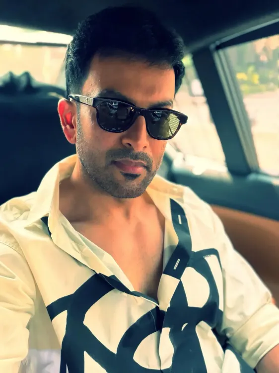 Prithviraj Unveils New Image from Anticipated Thriller 'Khalifa'; Fans Excited!