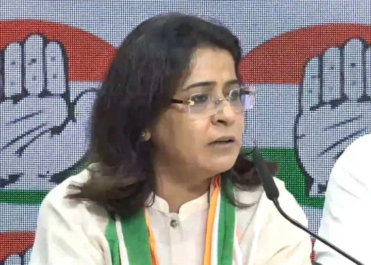 प्रियंका कक्कड़ ने 'आप' छोड़ी, कांग्रेस में शामिल — बोलीं: चॉपर की राजनीति का बचाव नहीं कर सकती